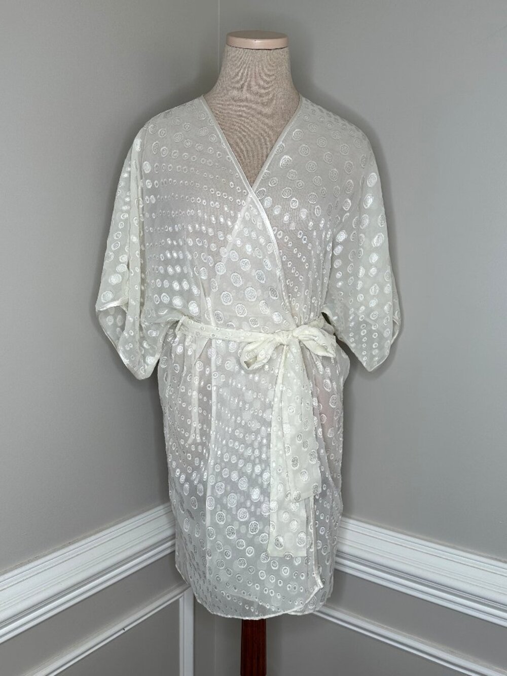 Natori by Josie Women's Robe Wrap Medallion Print Cream Colored Size XS